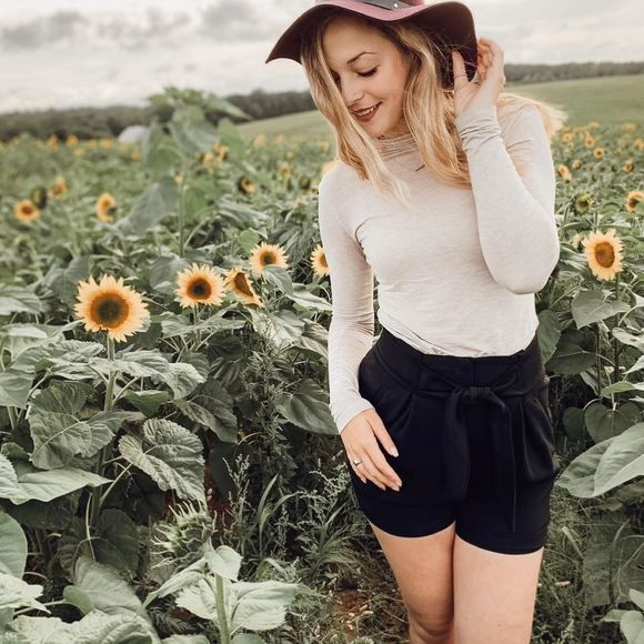 Meet your Posher, Allyssa - Picture 1 of 1